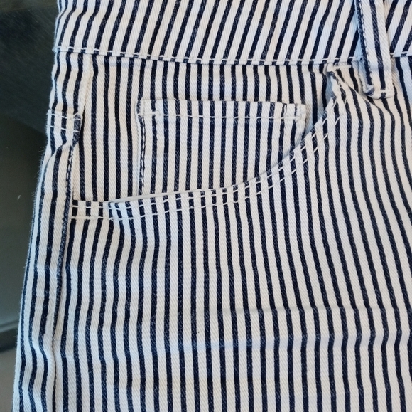 H&M denim Pinstriped Cheeky Short Shorts White with Black Stripes sz 6 - Picture 3 of 6